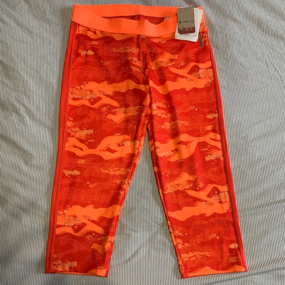 NWTS-women’s Reebok crop - Picture 1 of 3